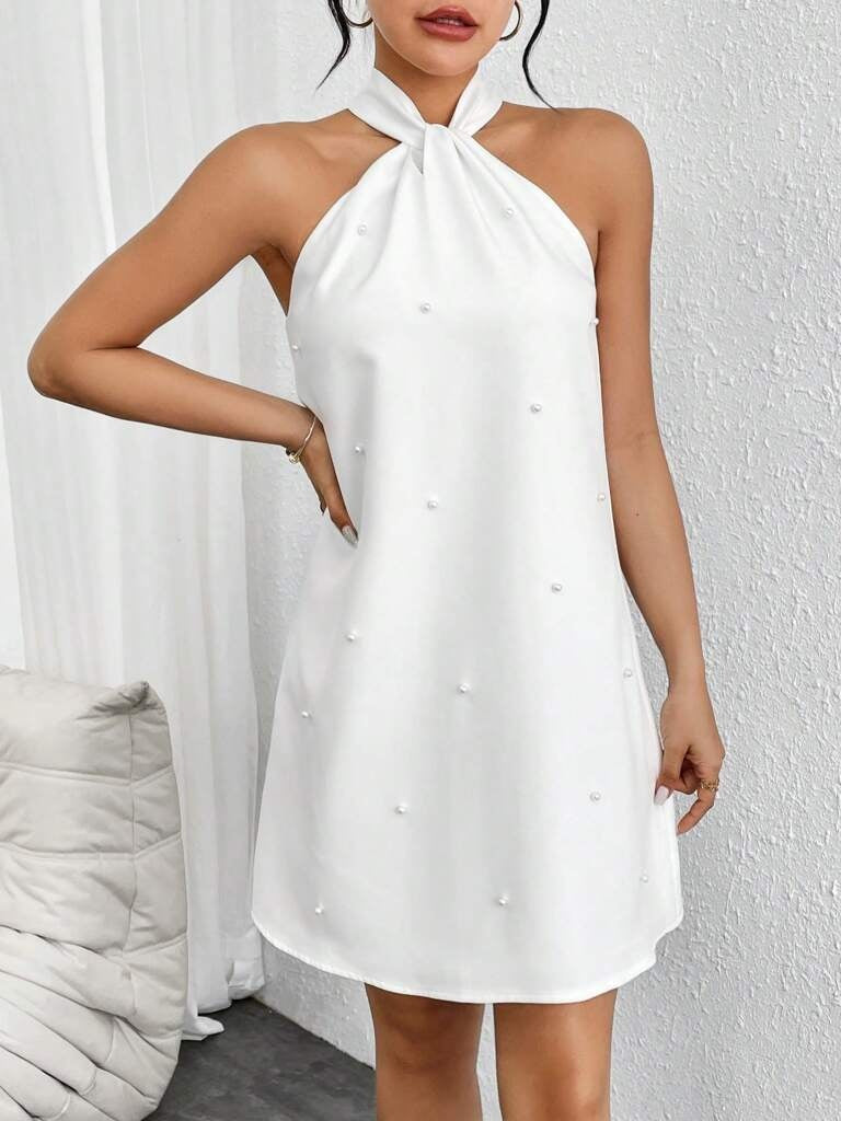 Vestido Branco Curto Manuela – Sofisticação e Versatilidade