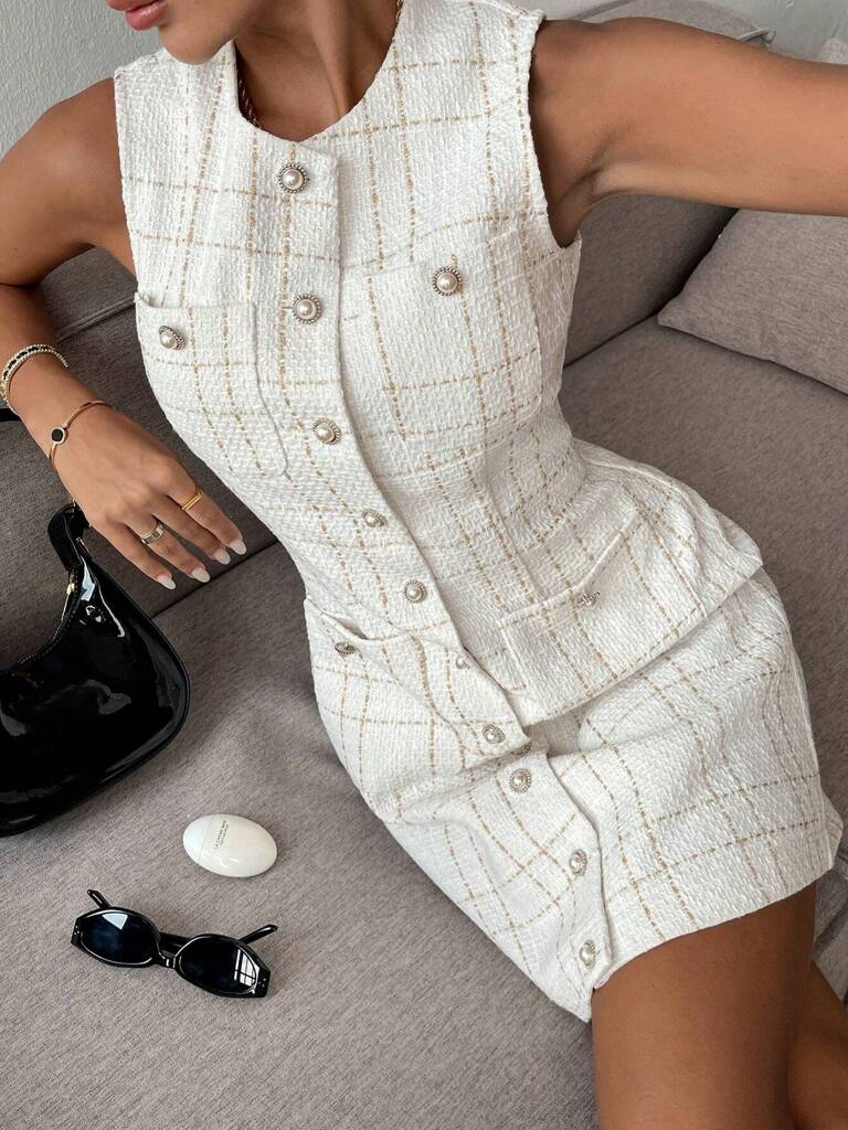 Vestido Curto Hellena – Botões de Pérola e Estampa Xadrez