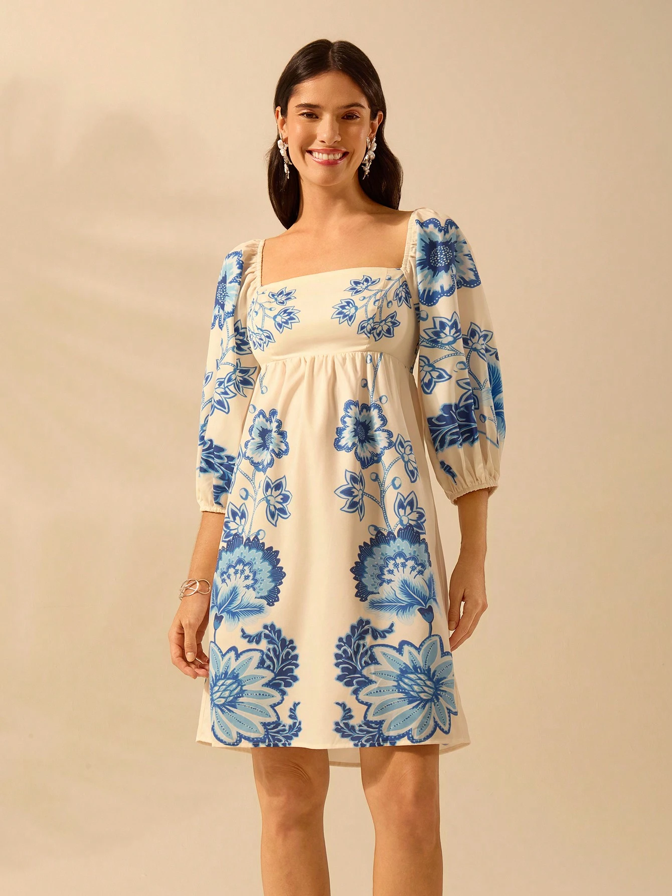 Vestido Curto Portofino – Manga Bufante Floral