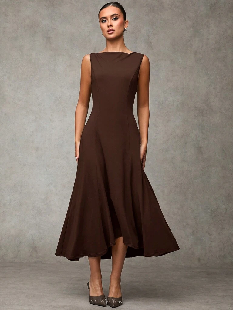 Vestido Midi Elegante sem Mangas Cor Café Helena